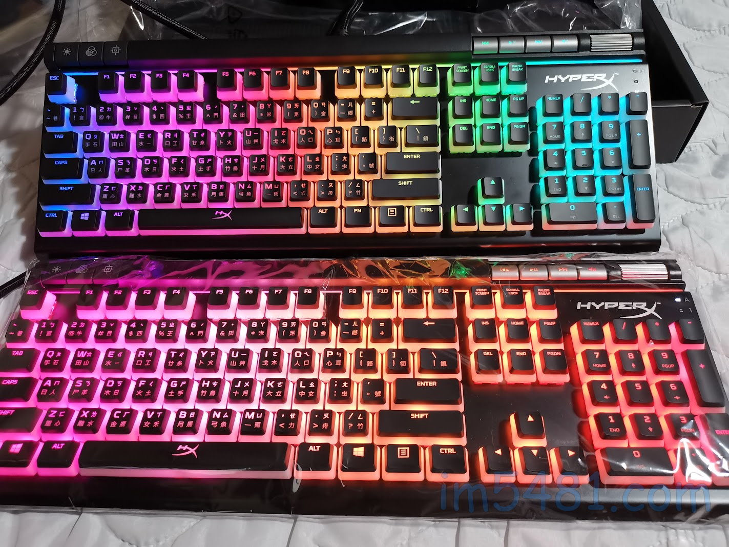 更換HyperX Mechanical Keyboard Pudding Keycaps後的HyperX Alloy Elite RGB 電競鍵盤1代與2代的RGB比較-02